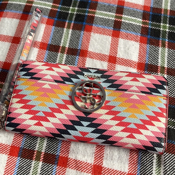 Guess zip around wallet wristlet never used in multi color - Picture 2 of 6